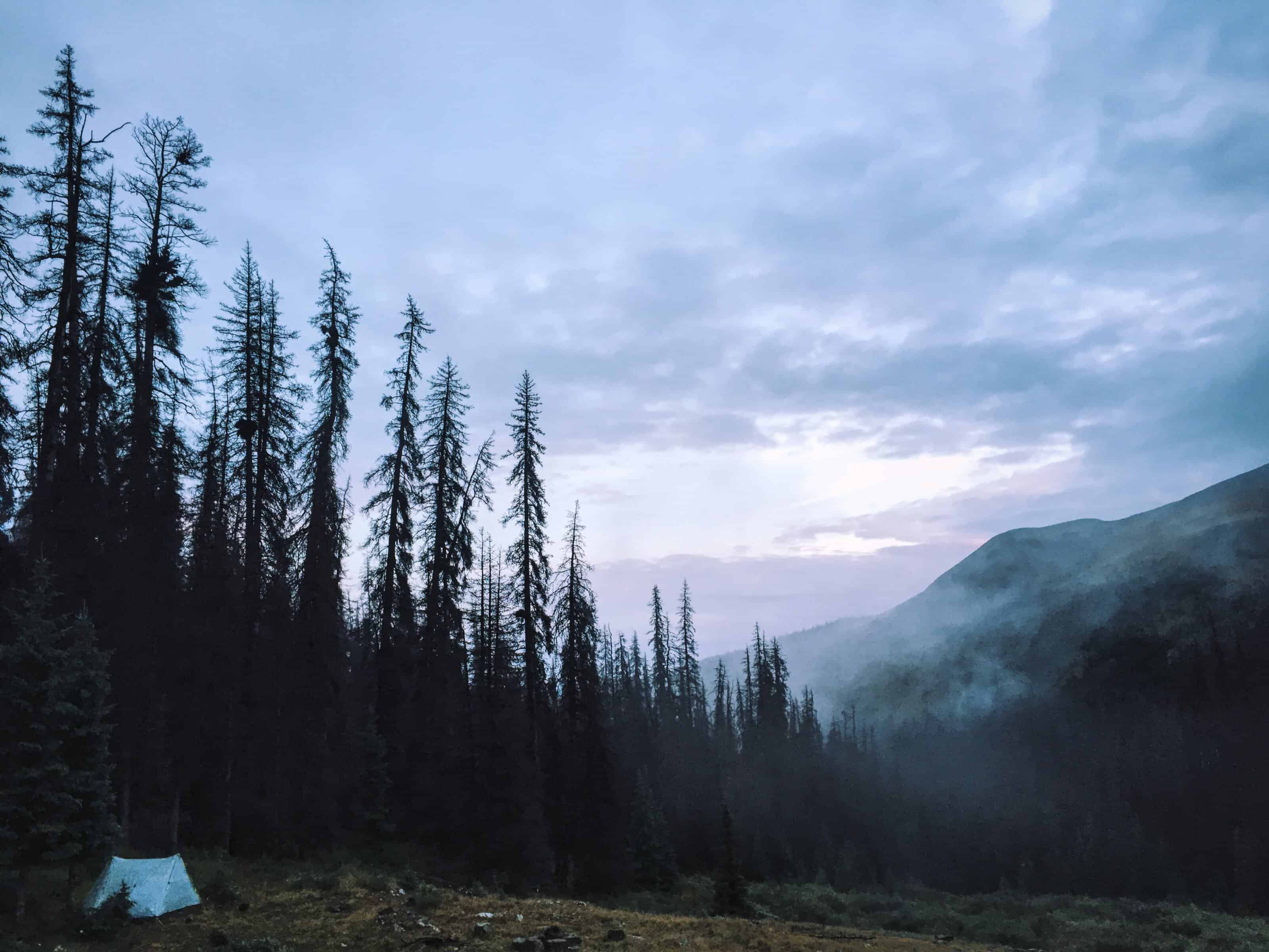 Tent-camping-in-the-mountains-on-foggy-morning