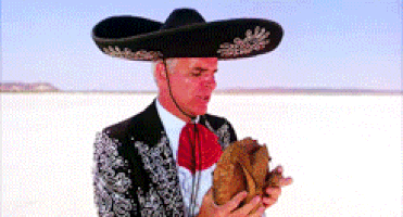 Steve-Martin-in-mariachi-band-costume-thirsty-in-desert-with-no-water