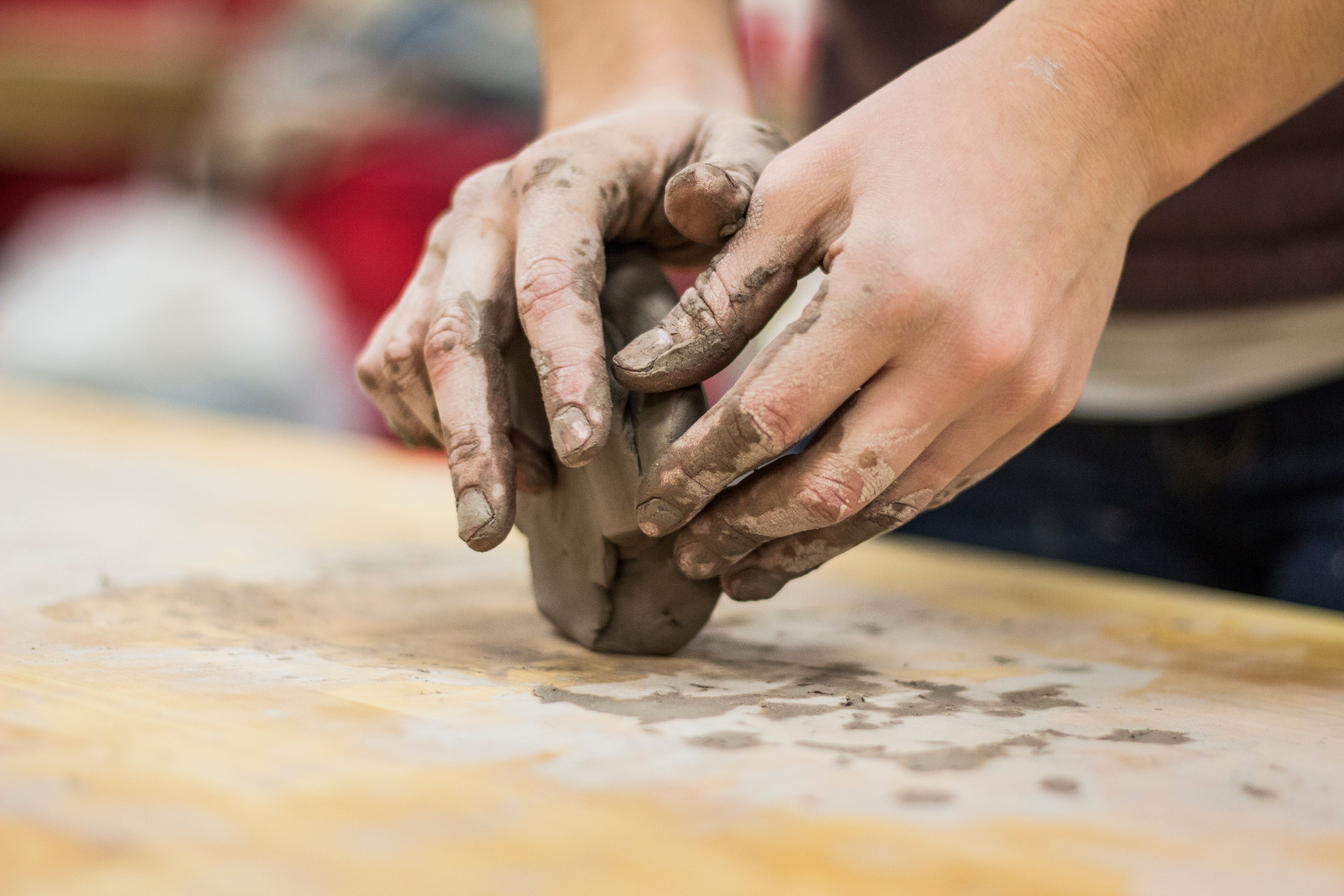 Dirty-hands-scupting-clay-pottery Dirty-hands-scupting-clay-pottery-quality-content